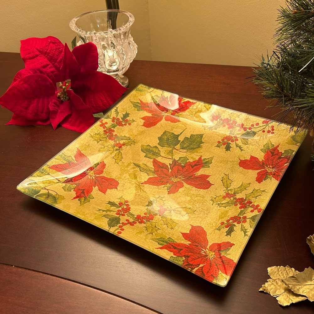 Gluckstein Metallic Gold Holiday Christmas Plate with Poinsettias & Holly